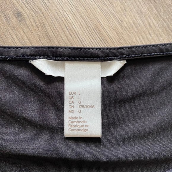 H&M Black Crop Top with Frill Bust Detail - Picture 3 of 8